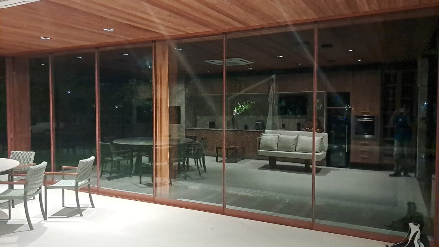 Esquadria de alumínio em área gourmet