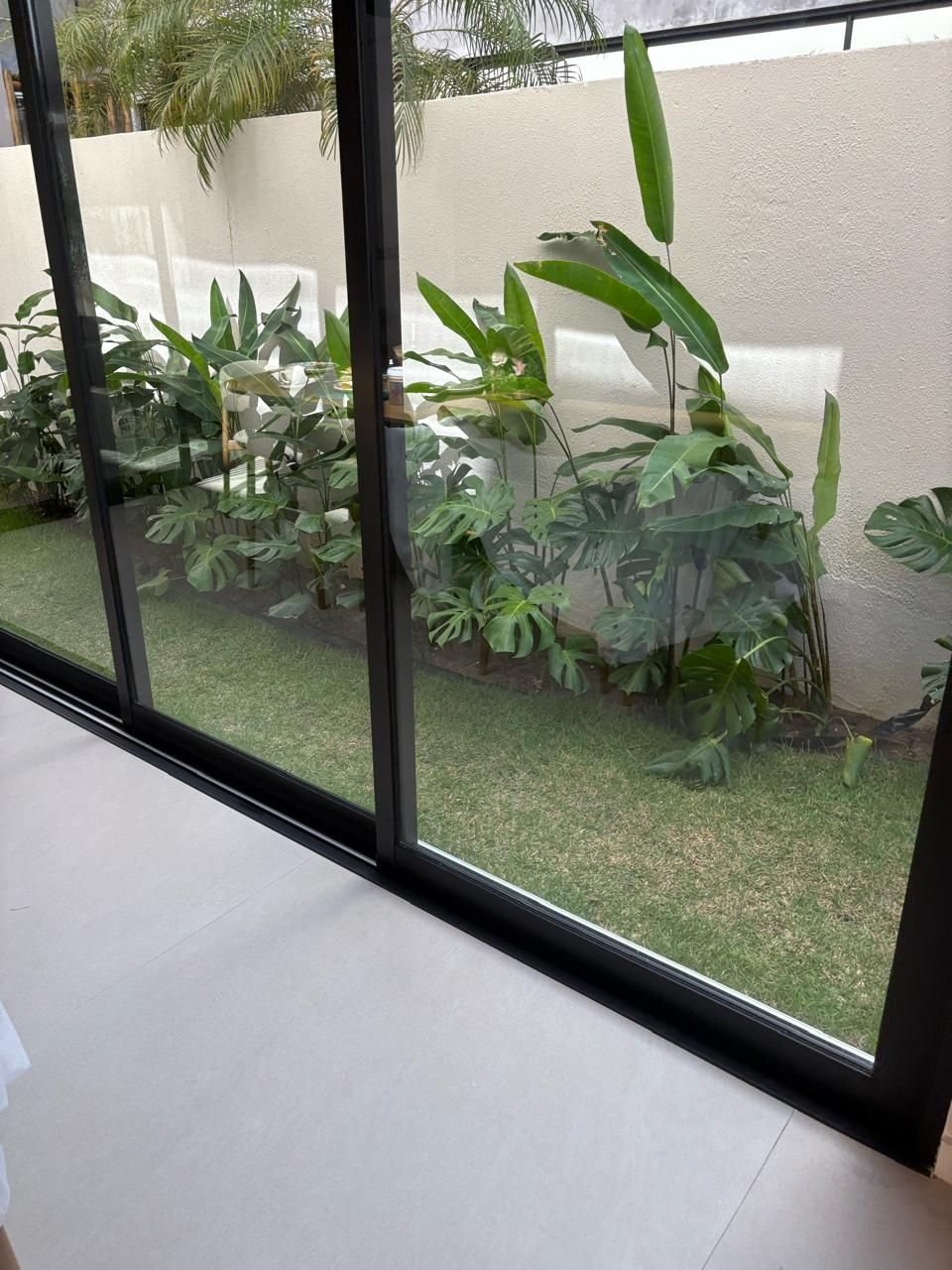 Sacada envidraçada em residência